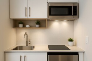 Appartement, 1 slaapkamer | Privékeuken | Een koelkast, een kookplaat, een koffiezetapparaat/waterkoker