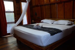 办公桌、免费 WiFi、床单