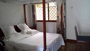 Double Room, Accessible | In-room safe, individually decorated, individually furnished, desk