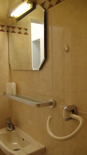 Apartment, 2 Bedrooms | Bathroom