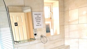 Bathroom - Cogie House (London)