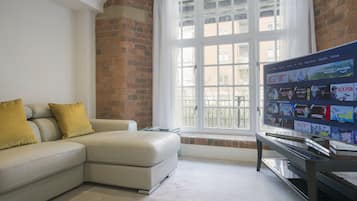 Apartamento de lujo, baño privado, vistas al río (Apt 28) | Salón