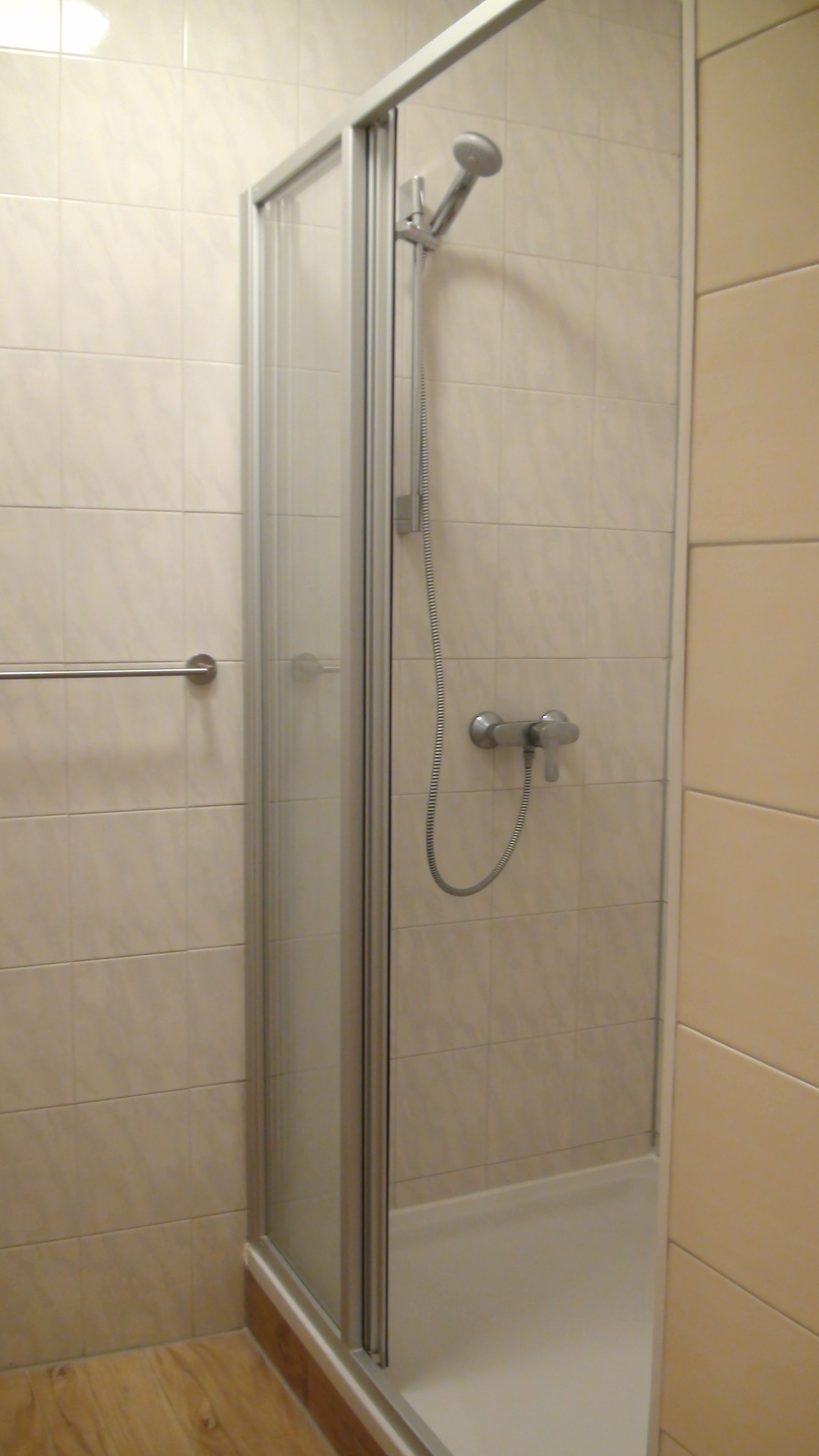 Căn hộ, 2 phòng ngủ | Phòng tắm | Buồng tắm vòi sen, đồ dùng nhà tắm miễn phí, máy sấy tóc, khăn tắm 