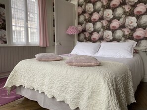 Appartement, en-suite badkamer (Les deux ponts) | Luxe beddengoed, individueel gedecoreerd, individueel gemeubileerd