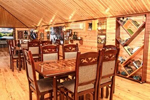 Daily buffet breakfast (AZN 5 per person)