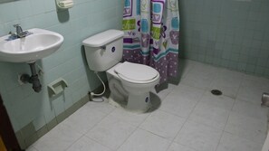 Dusche, Regendusche, kostenlose Toilettenartikel