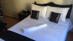 Cortinas blackout, wifi gratis y ropa de cama 
