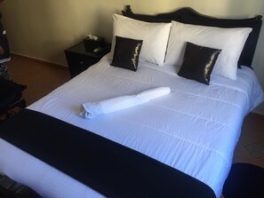 Eenvoudige kamer, roken, uitzicht op bergen | Verduisterende gordijnen, gratis wifi, beddengoed