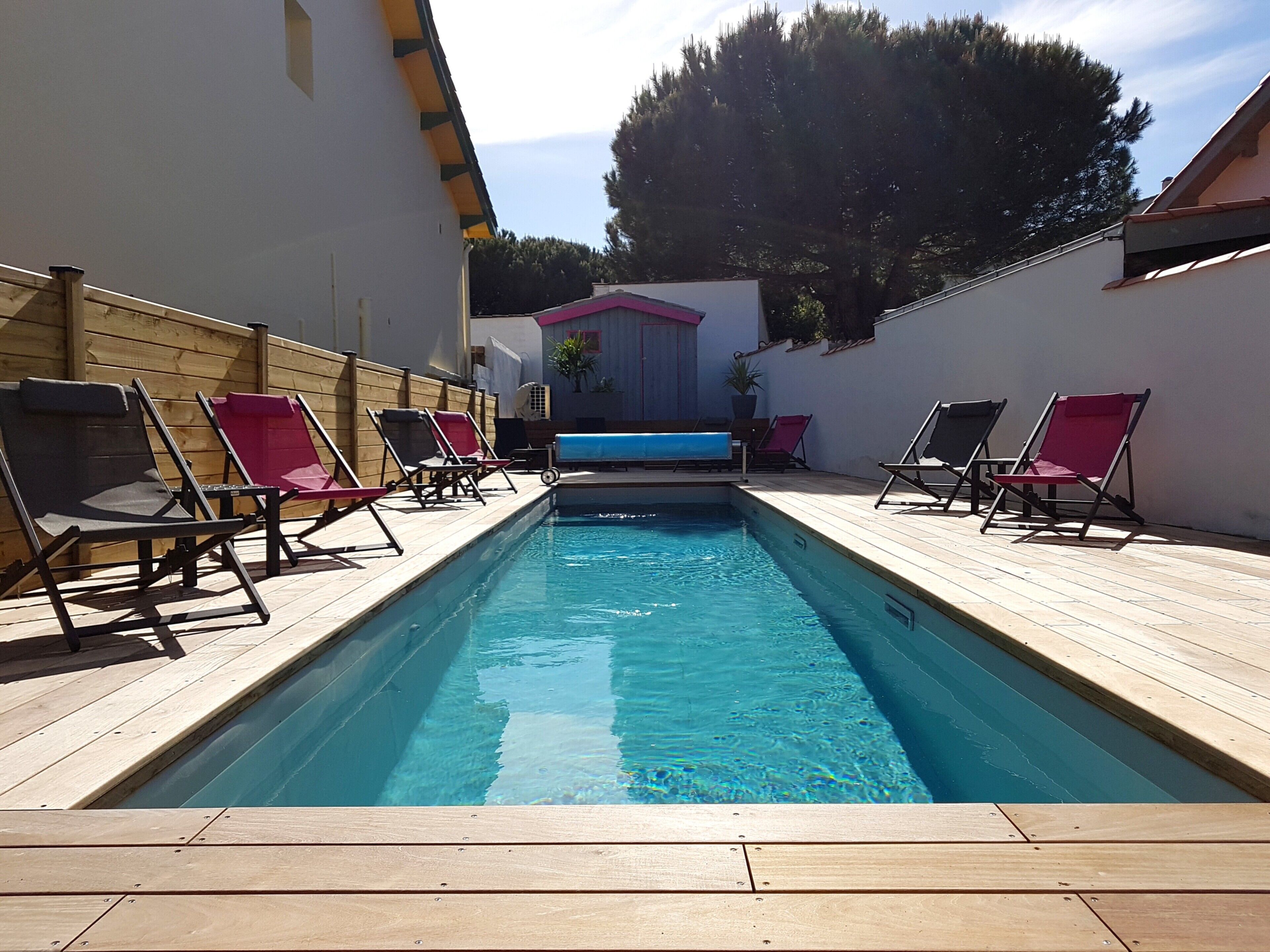 seasonal outdoor pool, open 10:00 am to 8:00 pm, pool loungers