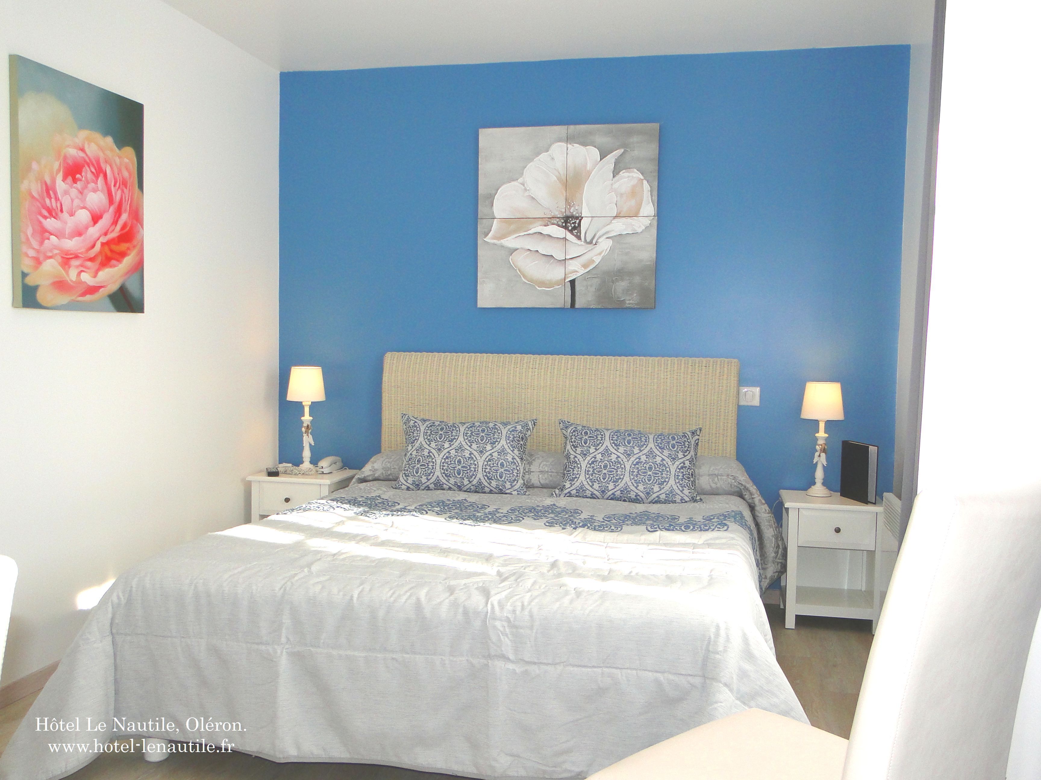 superior double room, 1 queen bed | minibar, in-room safe, individually decorated, individually furnished