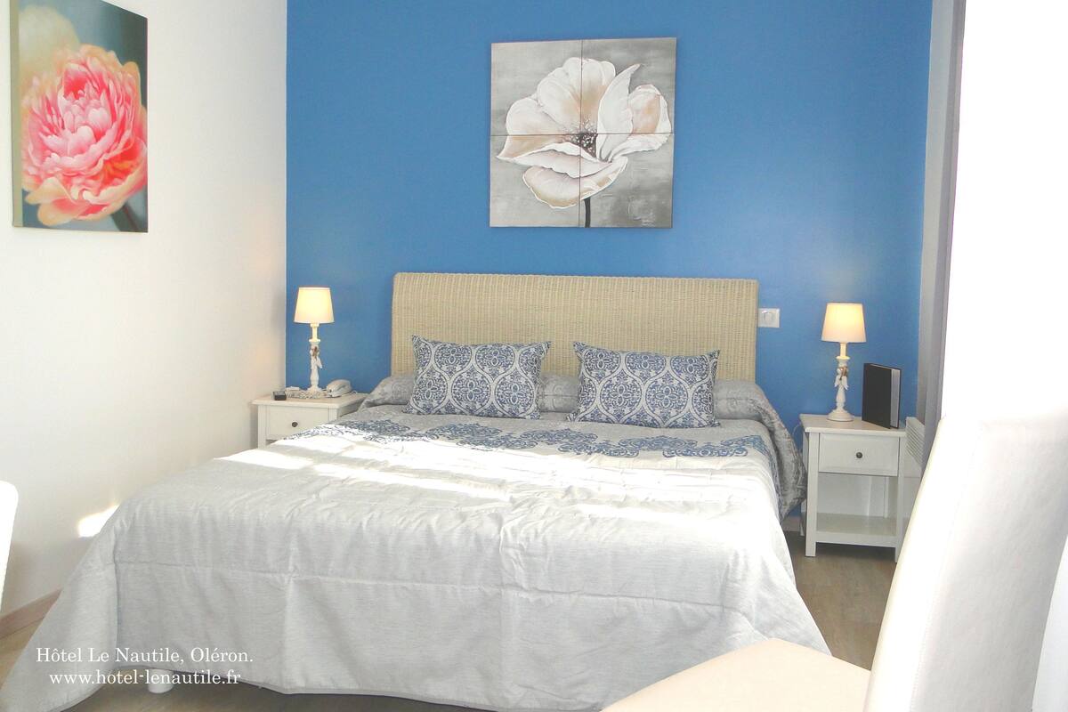 superior double room, 1 queen bed | minibar, in-room safe, individually decorated, individually furnished