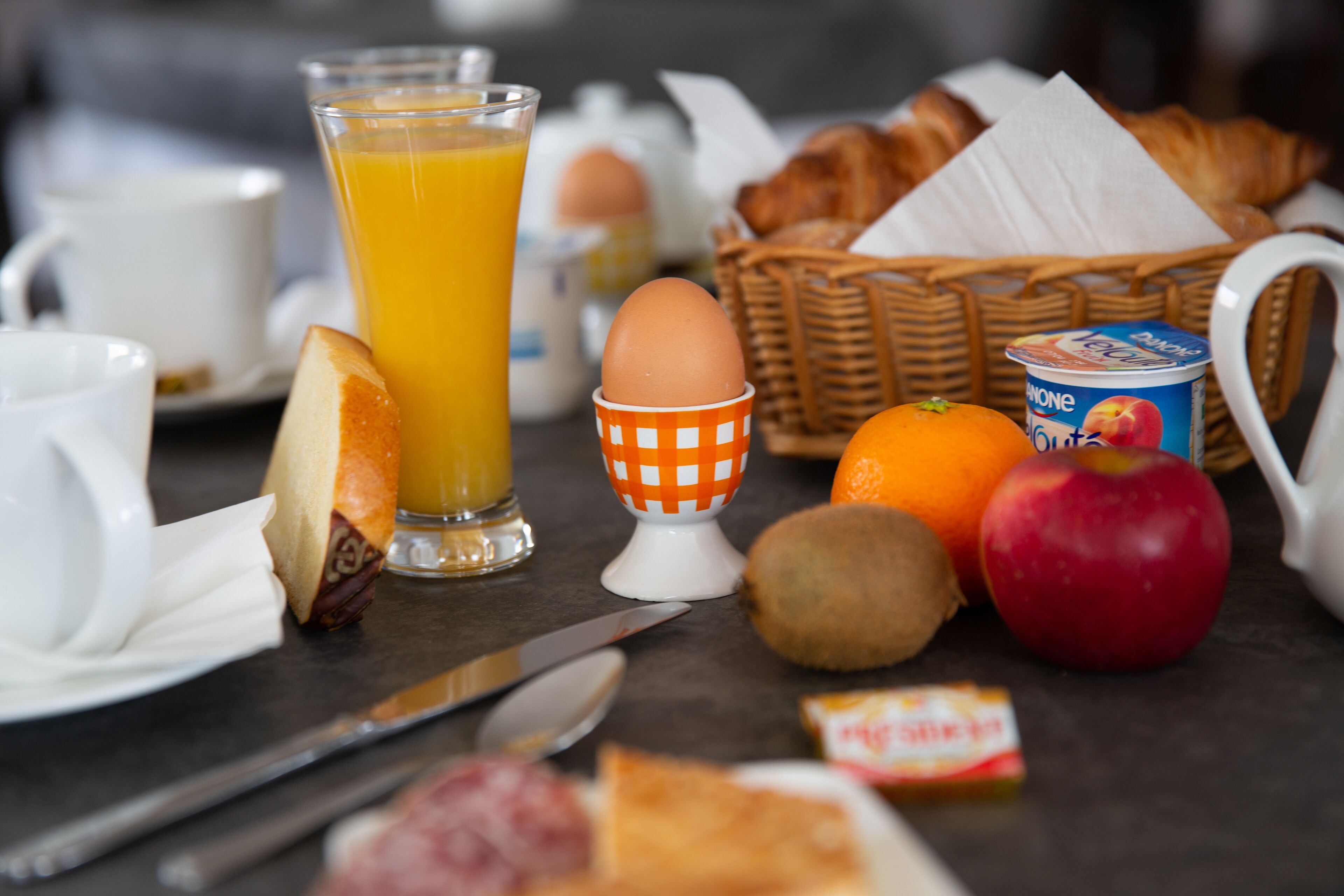 daily buffet breakfast (eur 11 per person)