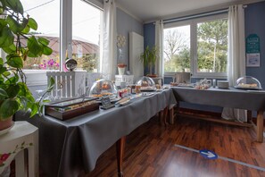 Dagelijks ontbijtbuffet (EUR 11 per persoon)