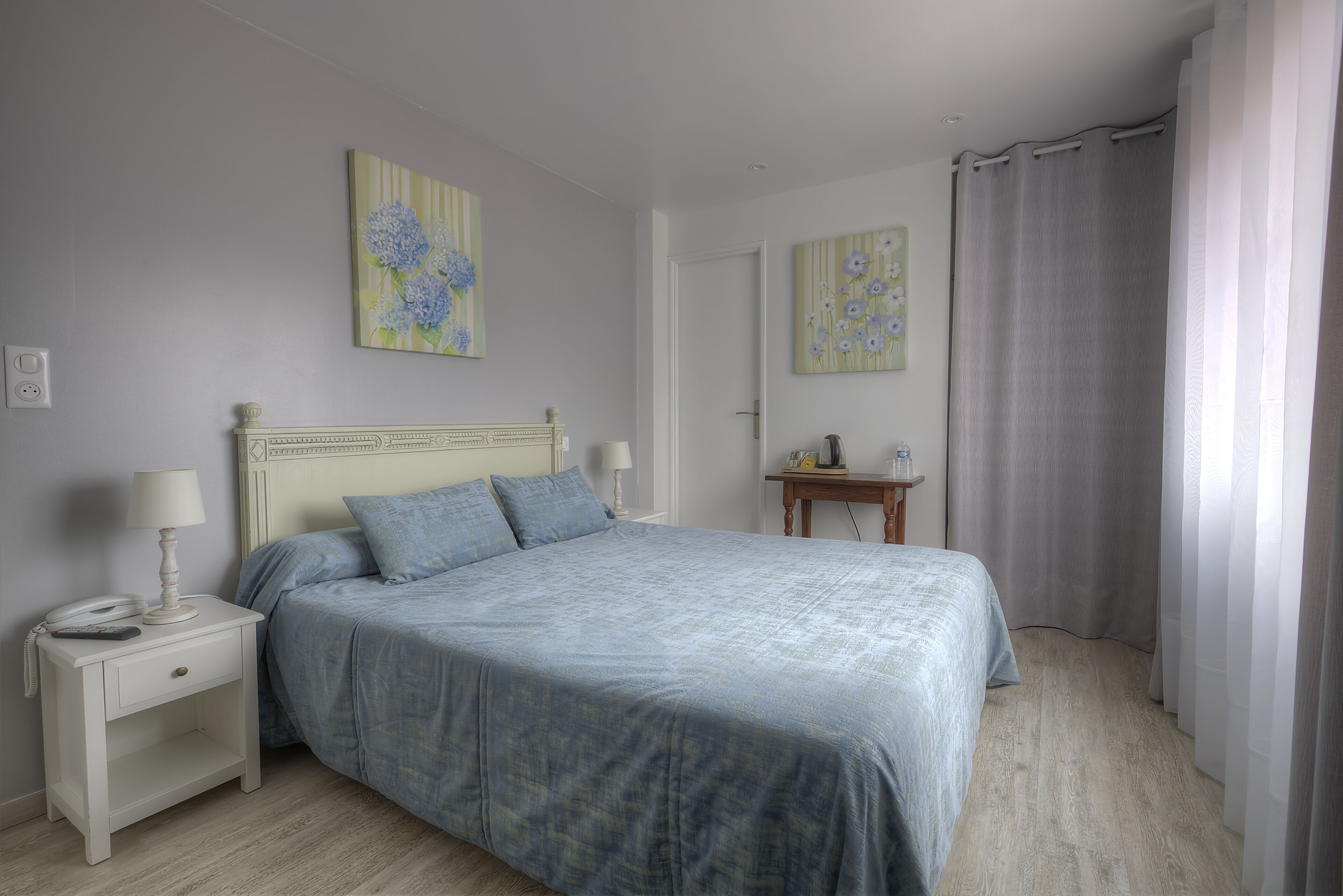 superior double room, 1 queen bed | minibar, in-room safe, individually decorated, individually furnished