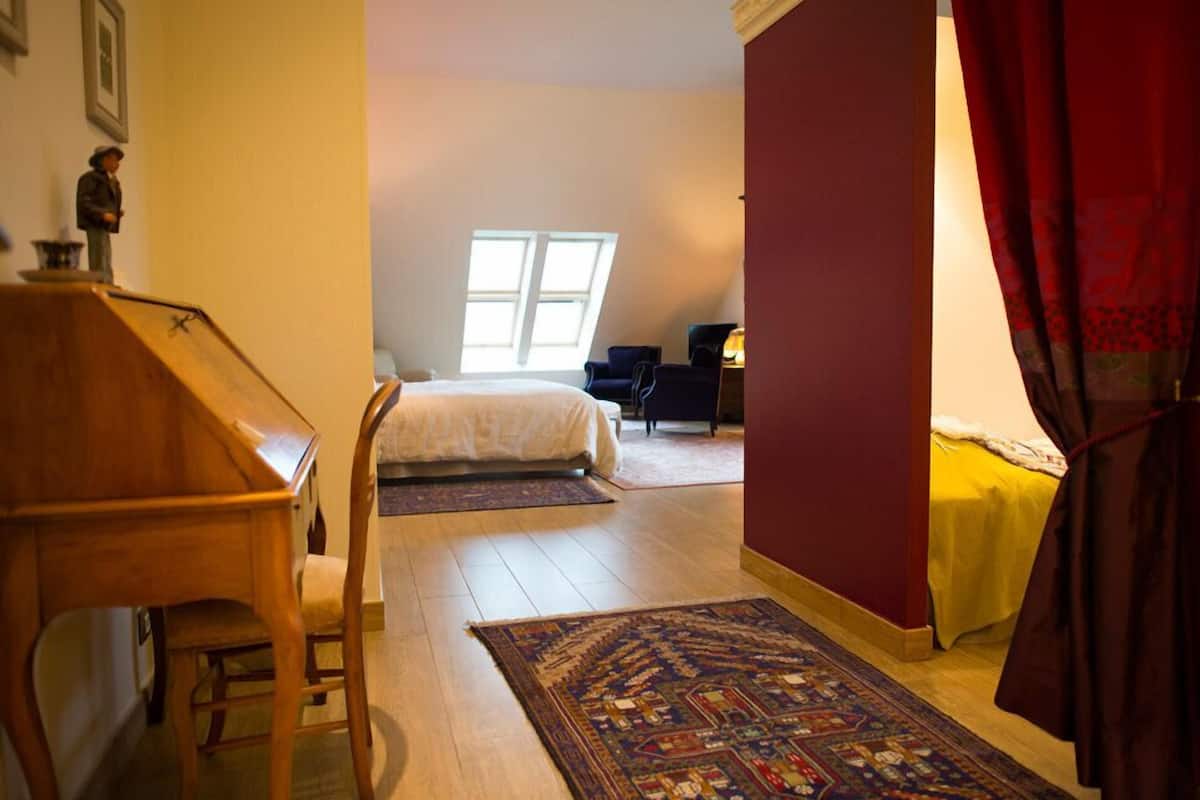 Suite (Bayeux) | Verduisterende gordijnen, geluiddichte muren