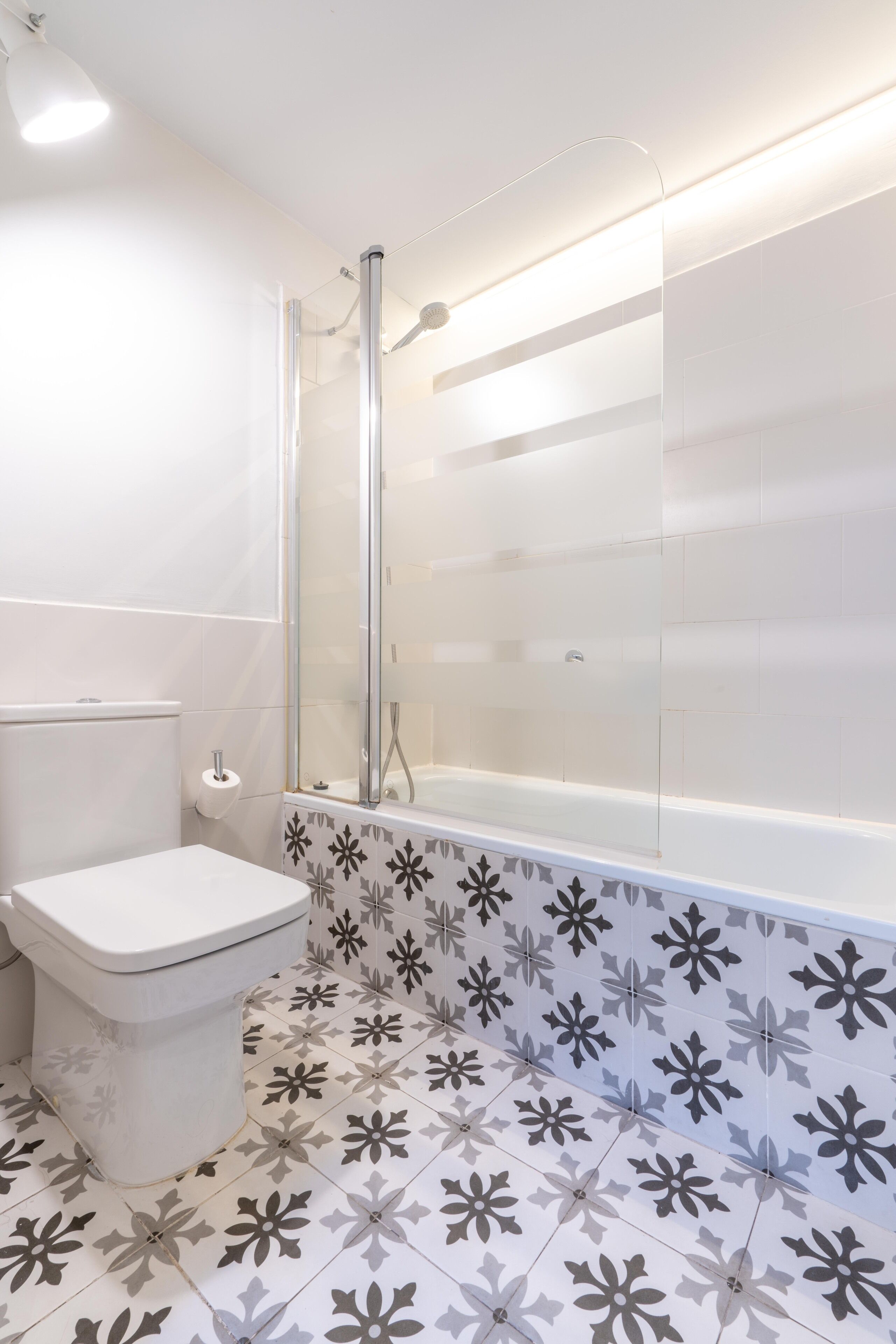 A bathroom with a toilet, a shower enclosure, and a bathtub.