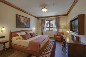 Safe på rommet, skrivebord og skrivebord for bærbar PC