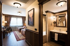 Badkar, djupt badkar, gratis toalettartiklar och hårtork