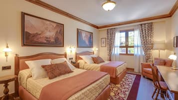 Caixa forta a l'habitació i escriptori