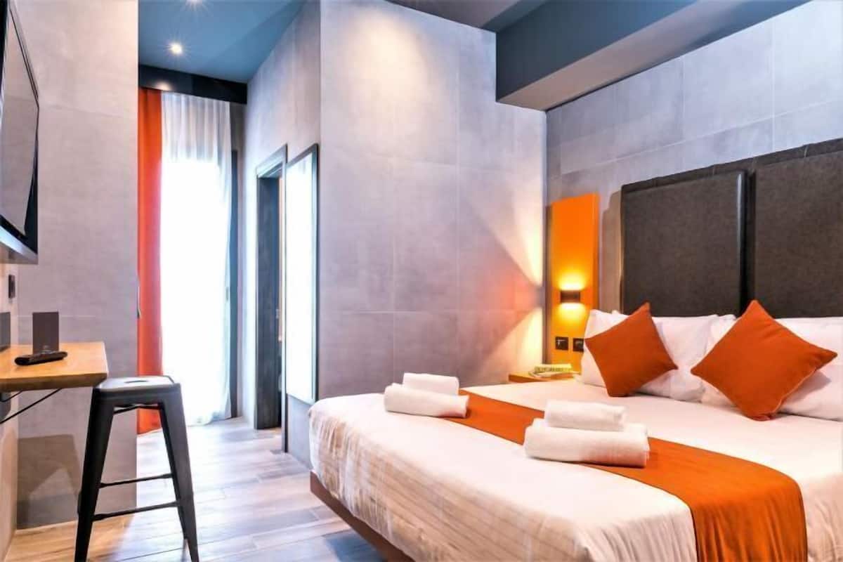 1 bedroom, down duvets, minibar, in-room safe