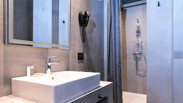 Shower, free toiletries, hair dryer, bidet