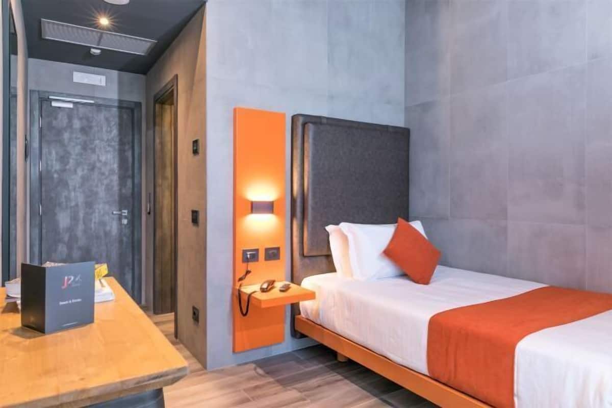 1 bedroom, down duvets, minibar, in-room safe