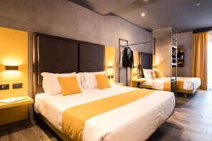 1 dormitorio, edredones de plumas, minibar y caja fuerte