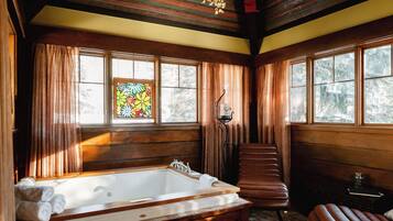 Bañera de hidromasaje privada