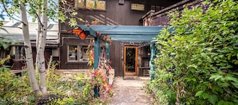 Highland Haven Creekside Inn