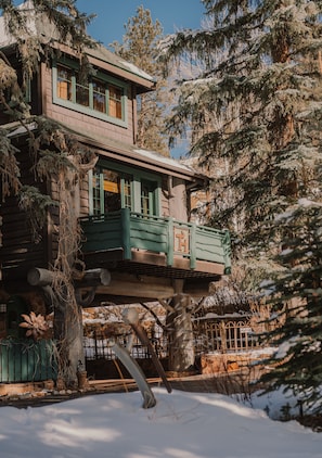 Luxury Tree House, Ensuite (TreeHouse, Non Pet-Friendly) | Premium bedding, memory foam beds, individually decorated - Highland Haven Creekside Inn (Evergreen)