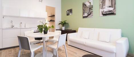 Apartment (1 Bedroom) | Wohnbereich