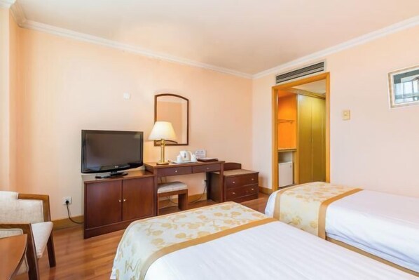 A hotel room with two beds, a desk with a television, a mirror, and a wardrobe. - CY Journalists' Home Hotel（Dongzhimen Hospital Dongsishitiao Subway Station Branch） (Beijing)