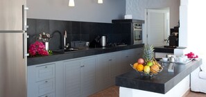 Stovetop, dishwasher, cookware/dishes/utensils - Villa Coco (St. Barthelemy)