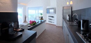 Stovetop, dishwasher, cookware/dishes/utensils - Villa Coco (St. Barthelemy)