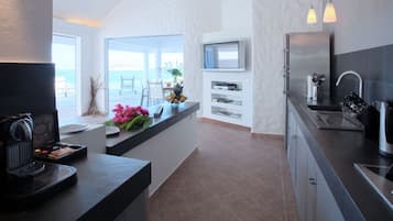 Stovetop, dishwasher, cookware/dishes/utensils