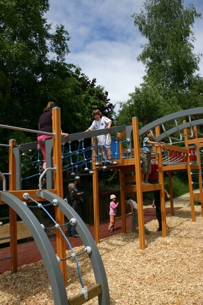 Außen-Kinderspielplatz