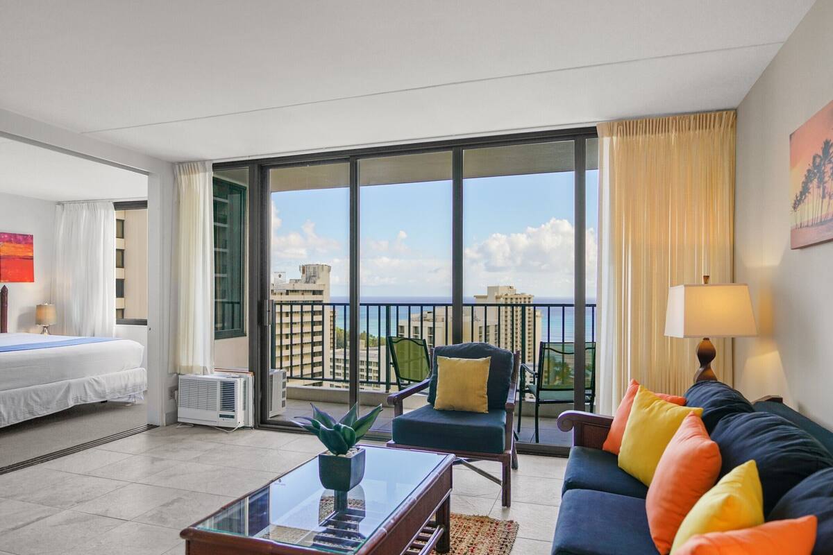 Suite Premium, 1 habitación, vista al océano | Sala de estar | Televisión de 40 pulgadas con canales por cable 