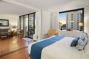 Room - Waikiki Banyan By Darmic (Honolulu)