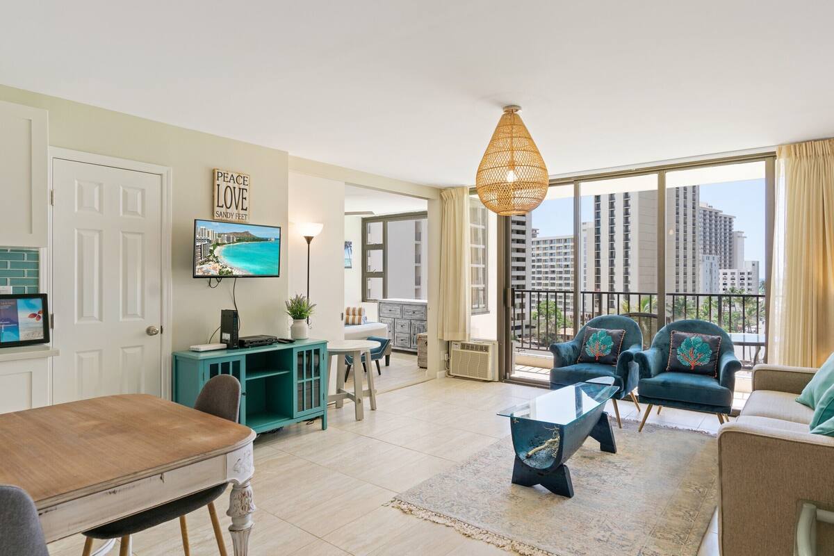 Suite Premium, 1 cama Queen size y sofá cama, vista parcial al océano | 1 habitación, tabla de planchar con plancha, cunas y camas extra 