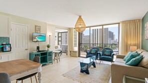 Premium Suite, 1 Queen Bed with Sofa bed, Partial Ocean View | 1 bedroom, individually decorated, individually furnished - Waikiki Banyan By Darmic (Honolulu)