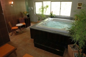 Suite, 1 trÚs grand lit | Bain à remous privé