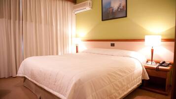 Minibar, tirai kedap cahaya, kedap suara, dan Wi-Fi gratis