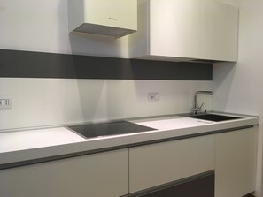 Apartment, 1 Bedroom | Private kitchen | Full-sized fridge, stovetop, coffee/tea maker, cookware/dishes/utensils - Casa Bella Margherita (Bologna)