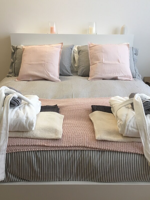 Apartment, 1 Bedroom | 1 bedroom, desk, free WiFi, bed sheets - Casa Bella Margherita (Bologna)