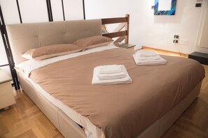 Apartment, 2 Schlafzimmer | 1 Schlafzimmer, Schreibtisch, Bügeleisen/Bügelbrett, kostenloses WLAN