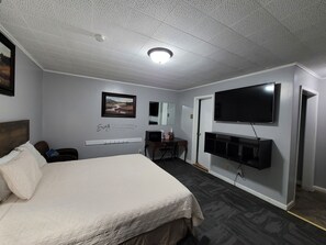 Individually decorated, individually furnished, desk, laptop workspace - Fiesta City Motel (Montevideo)