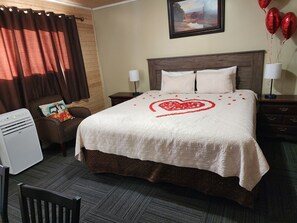 Individually decorated, individually furnished, desk, laptop workspace - Fiesta City Motel (Montevideo)