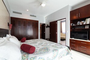 Condo conforto, 2 quartos, terraço, de frente para o mar | 2 quartos, cofres nos quartos, Wi-Fi de cortesia, roupa de cama