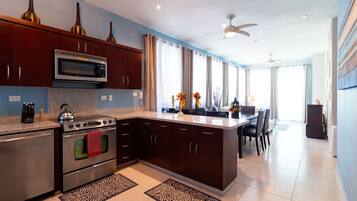 Condo Confort, 2 habitaciones, Terraza, frente al mar | Servicio a la habitación