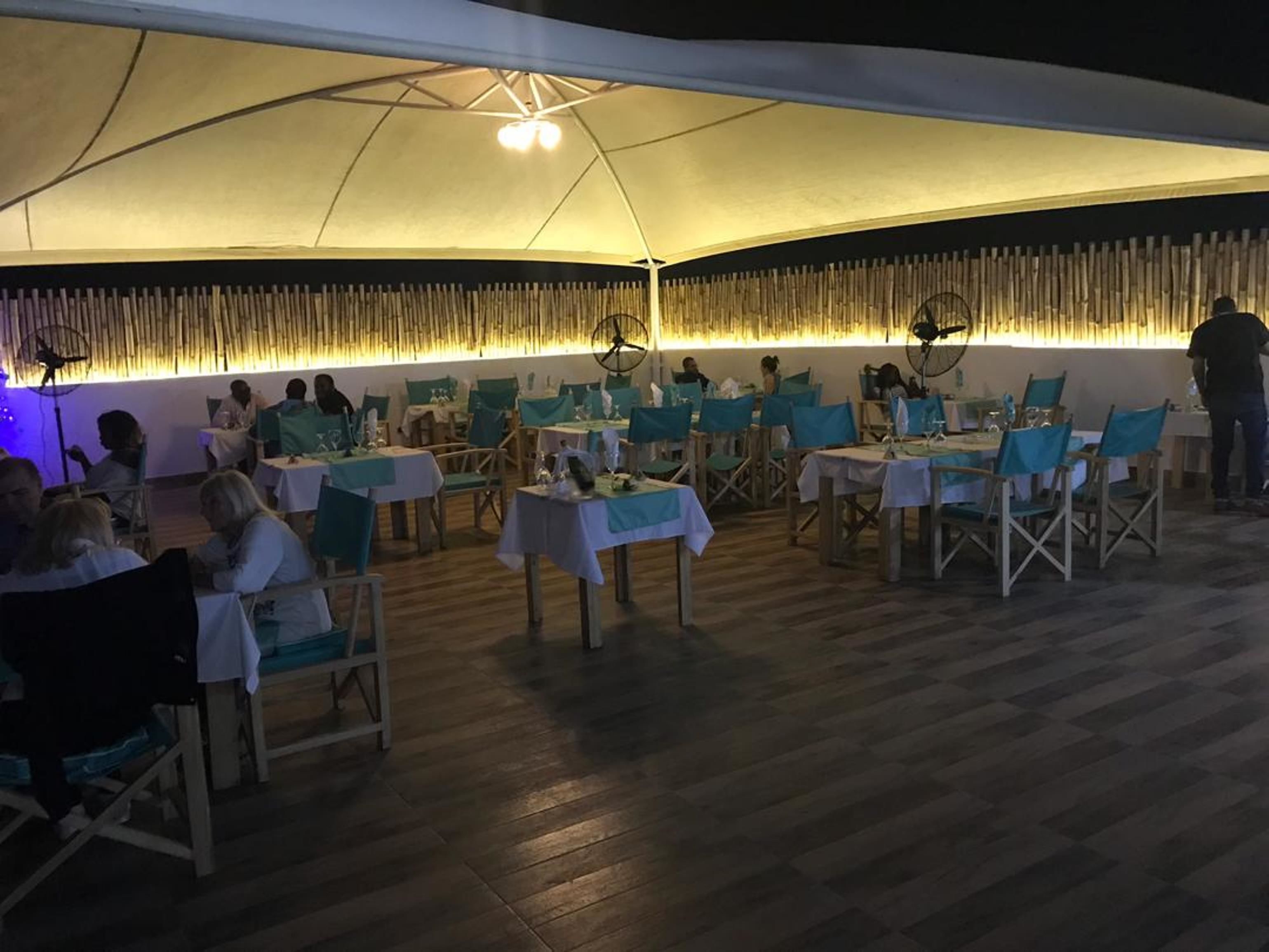 2 restaurants servant le déjeuner